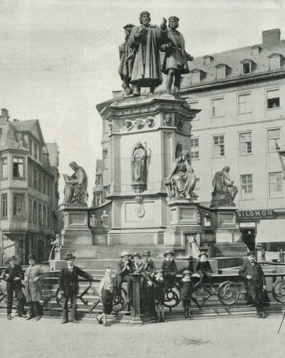 フランクフォートのグーテンベルク・モニュメント（モノクロ写真 作： English Photographer