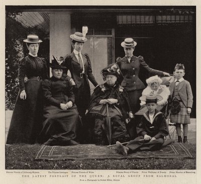 バルモラルの王立グループ、女王の最新の肖像画 作： English Photographer