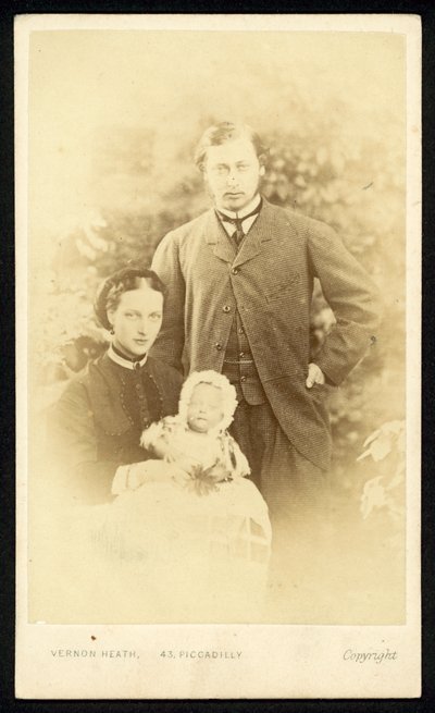 ウェールズの王子と王女とアルバートビクター王子 作： English Photographer