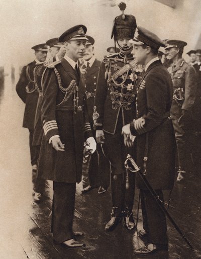 HMSレパルスに乗船するプリンス・オブ・ウェールズ（モノクロ写真） 作： English Photographer