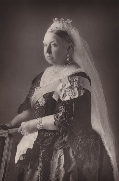 女王 作： English Photographer
