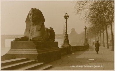 クレオパトラの針以外のスフィンクス 作： English Photographer