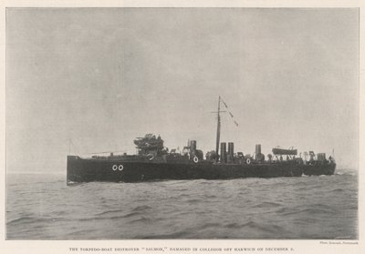 12月2日、ハリッジ沖の衝突で損傷した魚雷艇駆逐艦サーモン 作： English Photographer