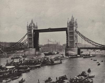 タワーブリッジ、東側から見る（モノクロ写真） 作： English Photographer