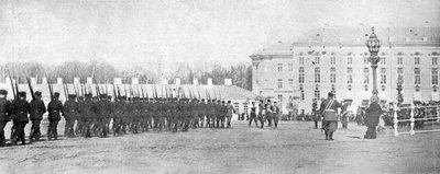 王宮に色をもたらす軍隊、王からの挿絵、1901年5月25日 作： English Photographer