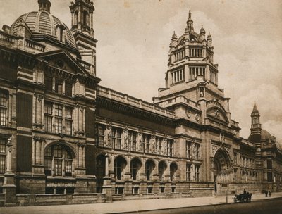 ビクトリアアンドアルバート博物館、1899年 作： English Photographer