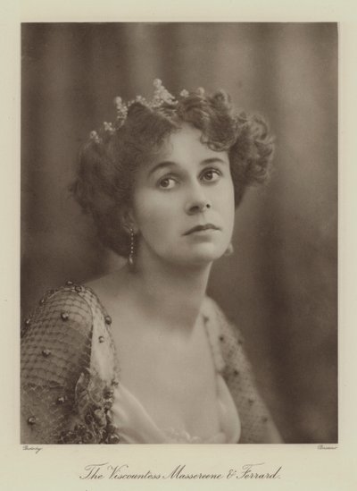 マッセリーン子爵夫人とフェラード（モノクロ写真） 作： English Photographer