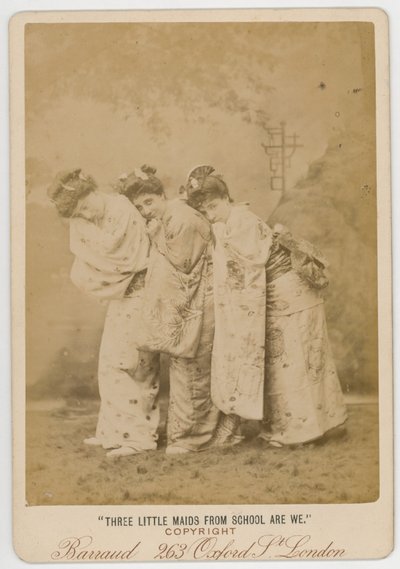 学校の3つの小さなメイドは私たち 作： English Photographer