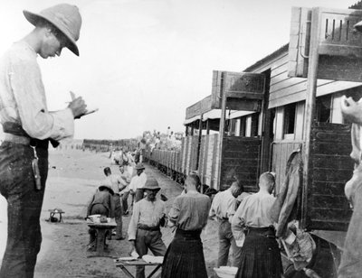 1898年9月14日、アブハメドに停車中のトイレ 作： English Photographer