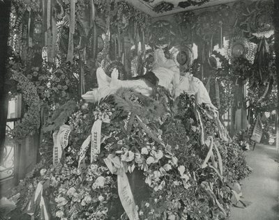 メキシコシティのサンフェルナンド墓地にあるフアレスの墓（モノクロ写真 作： English Photographer