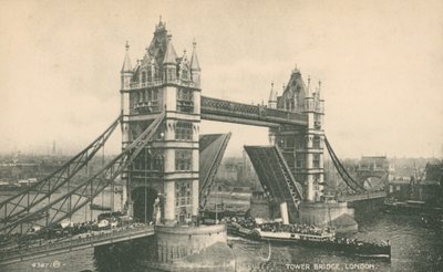 タワーブリッジ、ロンドン 作： English Photographer