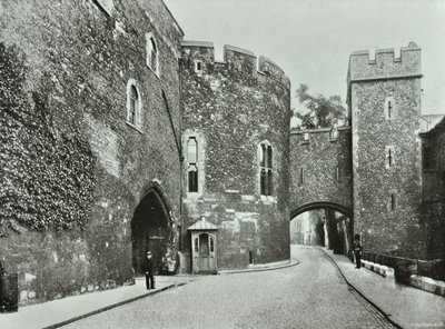 ロンドン塔、タワーヒル：ブラッディタワー、1890 作： English Photographer