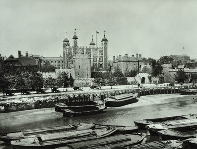 ロンドン塔、タワーヒル：ロム川、1895 作： English Photographer