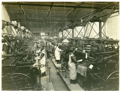 トルコ製織、ヒューズ工場第2、1923年 作： English Photographer