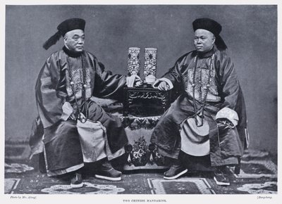 2人の中国人マンダリン（モノクロ写真 作： English Photographer