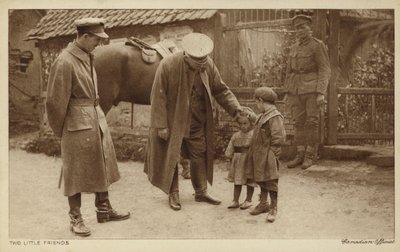 ふたりの小さな友達（モノクロ写真） 作： English Photographer
