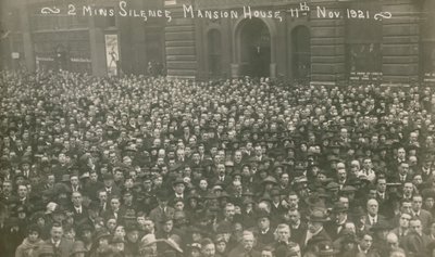 1921年11月11日、ロンドンのマンションハウスでの2分の沈黙 作： English Photographer