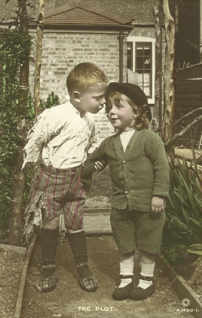 二人の少年の企み（カラー写真） 作： English Photographer