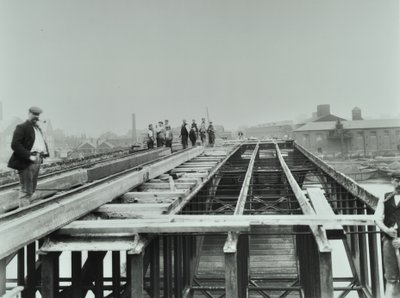 ボクソール橋：解体、1898 作： English Photographer
