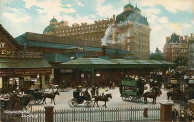 ビクトリア駅、ロンドン 作： English Photographer