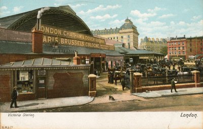 ビクトリア駅、ロンドン 作： English Photographer
