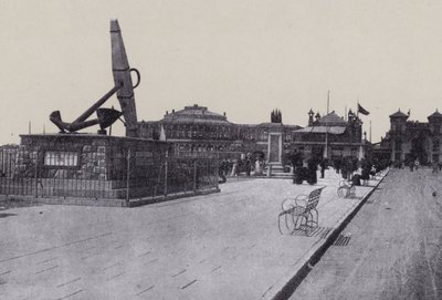 ビクトリーの錨と桟橋（モノクロ写真 作： English Photographer