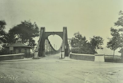 古いランベス橋の眺め、1897 作： English Photographer
