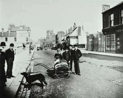ウォンズワースハイストリート：西を見る、1890 作： English Photographer