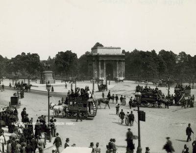 ウェリントンアーチ、グリーンパーク 作： English Photographer
