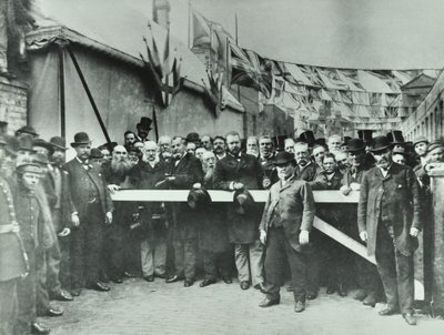 ウェストフェリーロード：1885年の通行料の解放 作： English Photographer
