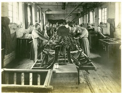 巻線工場、ヒューズ工場第2、1923年 作： English Photographer