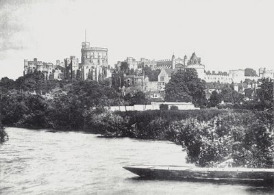 テムズ川から見たウィンザー城（モノクロ写真 作： English Photographer