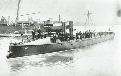 ヤロウアンドカンパニー造船所、犬の島、魚雷艇No. 80、ロンドン、1887 作： English Photographer