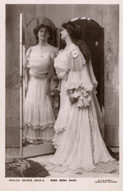 Zena Dare（イギリスの歌手・女優）（モノクロ写真 作： English Photographer