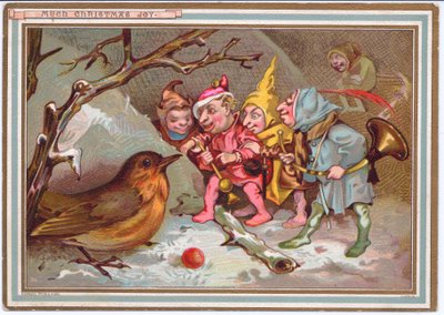 楽器を運び、当惑したロビンを見つめるエルフのパーティーのビクトリア朝のクリスマスカード、1880年頃 作： English School