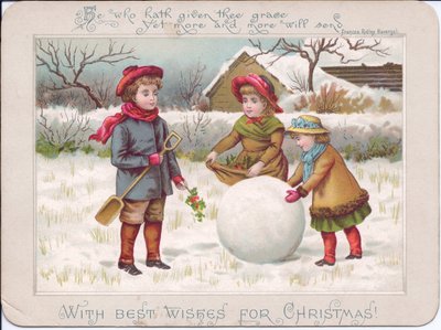 大きな雪玉で遊ぶ3人の子供を描いたヴィクトリア朝のクリスマスカード 1880年頃（カラーリトグラフ） 作： English School