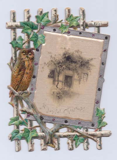 格子上の家の絵の横にフクロウが描かれたヴィクトリア朝のダイカット型クリスマスカード、1880年頃（カラーリトホ 作： English School