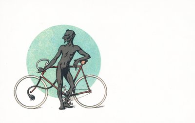 自転車の横に立つ悪魔のような姿 作： English School
