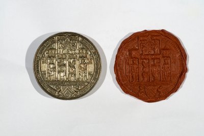 ニューカレッジの紋章付きの円形シール（シルバー） 作： English School
