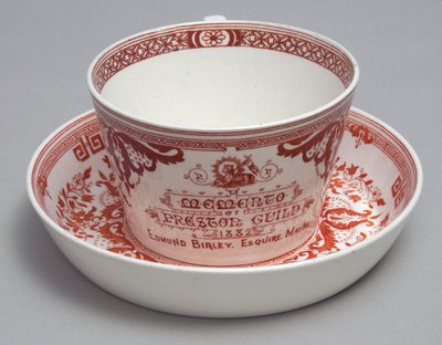 A記念碑のプレストンギルド1882、イギリス、ミントン、1882年頃のティーカップとソーサーの記念（陶器） 作： English School
