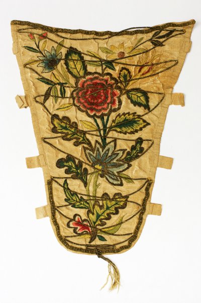 色とりどりのシルバーゴールドスレッドで花の花束で刺繍されたクリーム色のストマッカー、c.1700-50（シルク） 作： English School