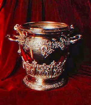ロロによるブリストルの最初の伯爵の腕を持つ氷桶、1715-20（銀） 作： English School