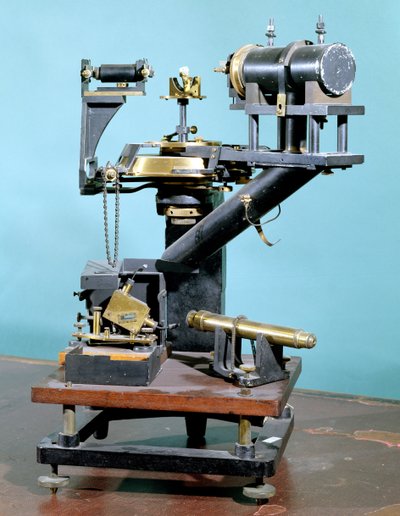 ウィリアムヘンリーブラッグ（1862-1942）に属するイオン化分光器、1920年代 作： English School