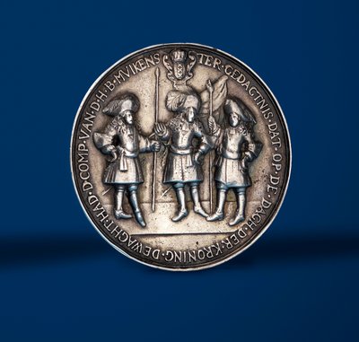1869年にアムステルダムでウィリアムとメリーズの戴冠式の祭典を記念するメダル（銀色）（419671の逆） 作： English School