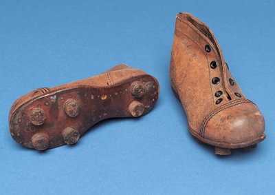 チャイルドブーツのペア、サイズ7、1920年代（革） 作： English School
