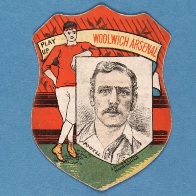 ウールウィッチアーセナルパウエル、盾の形をしたベインズカードをプレイする、1888-89 作： English School