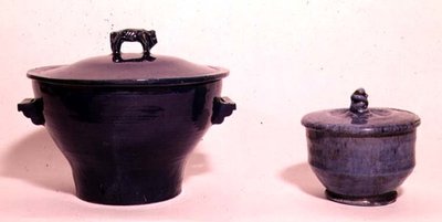 オメガの工房でデザインされたポット、1917年頃（セラミック 作： English School