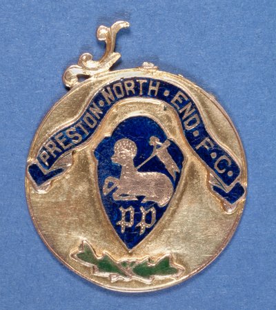 プレストンノースエンドフットボールクラブメダル、1897-98（金属）（315001も参照） 作： English School