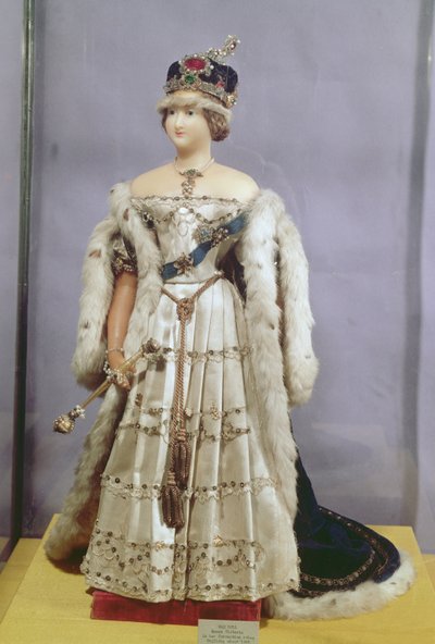 女王ビクトリア（1819-1901）の戴冠式ローブに身を包んだ人形、1840年頃（ワックス） 作： English School