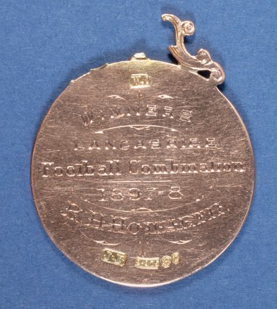 プレストンノースエンドフットボールクラブのメダルの逆転、1897-98（金属）（315000も参照） 作： English School